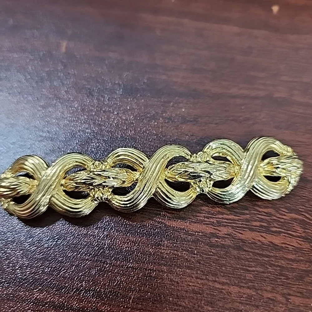 VINTAGE IVANA TRUMP GOLD TONE BROOCH PIN Signed